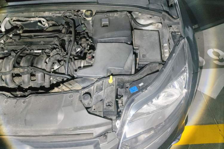 Used Ford Focus 2012 Hatchback 1.6L Automatic Comfort Model Engine Bay Left