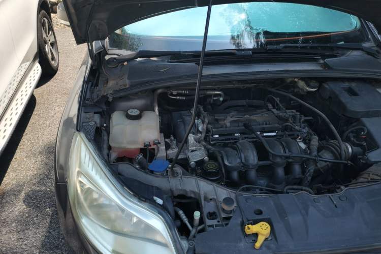 Used Ford Focus 2012 Sedan 1.6L Automatic Comfort Model Engine Bay Right