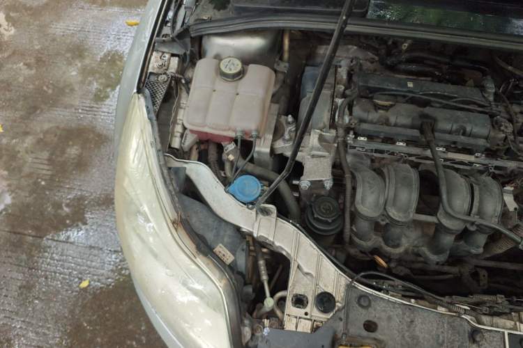 Used Ford Focus 2012 Sedan 1.6L Automatic Comfort Model Engine Bay Right