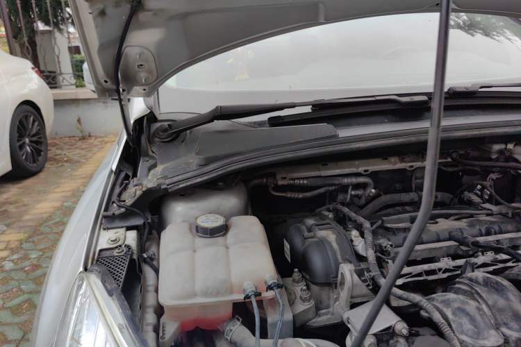 Used Ford Focus 2012 Sedan 1.6L Automatic Comfort Model Engine Bay Right