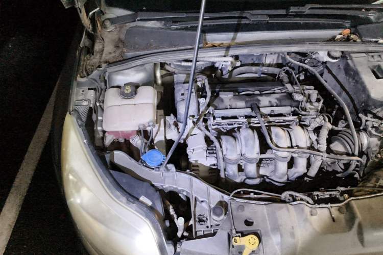 Used Ford Focus 2012 Sedan 1.6L Manual Comfort Model Engine Bay Right