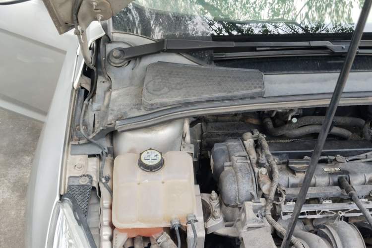 Used Ford Focus 2012 Sedan 1.6L Manual Fashion Edition Engine Bay Right
