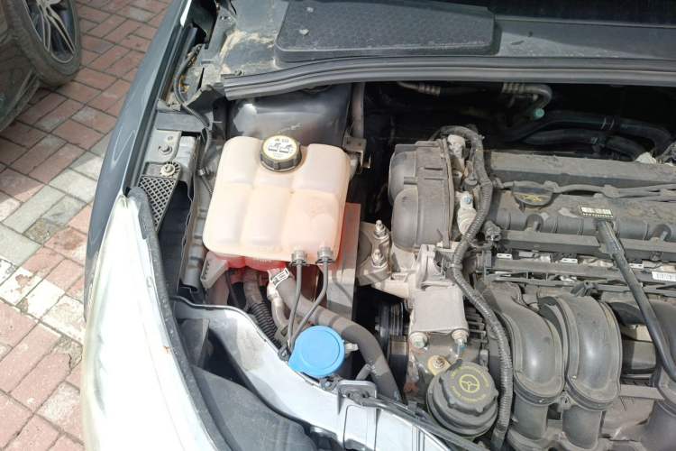 Used Ford Focus 2012 Sedan 1.6L Automatic Comfort Model Engine Bay Right