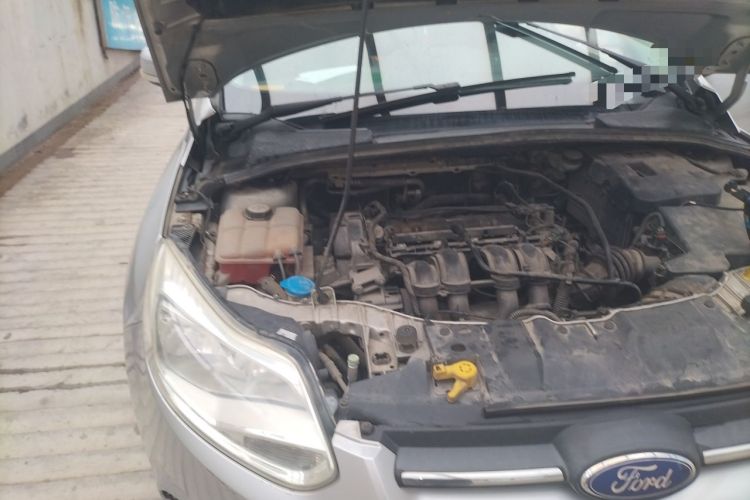Used Ford Focus 2012 Sedan 1.6L Manual Comfort Model Engine Bay Right
