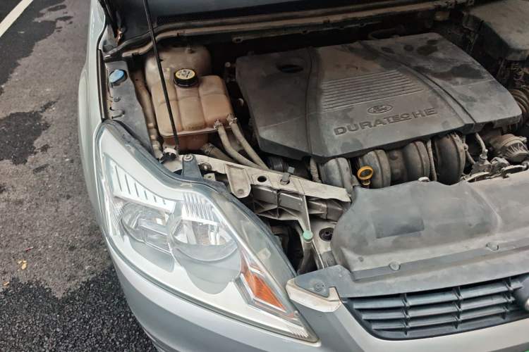 Used Ford Focus 2012 Sedan Classic 1.8L Manual Base Model Engine Bay Right