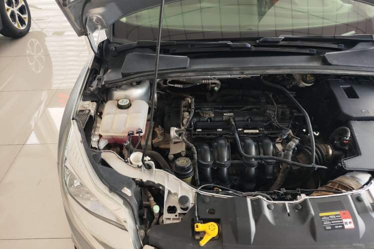 Used Ford Focus 2012 Sedan 1.6L Automatic Comfort Model Engine Bay Right