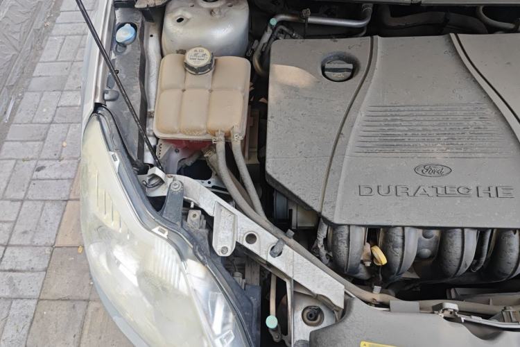 Used Ford Focus 2012 Sedan Classic 1.8L Manual Base Model Engine Bay Right