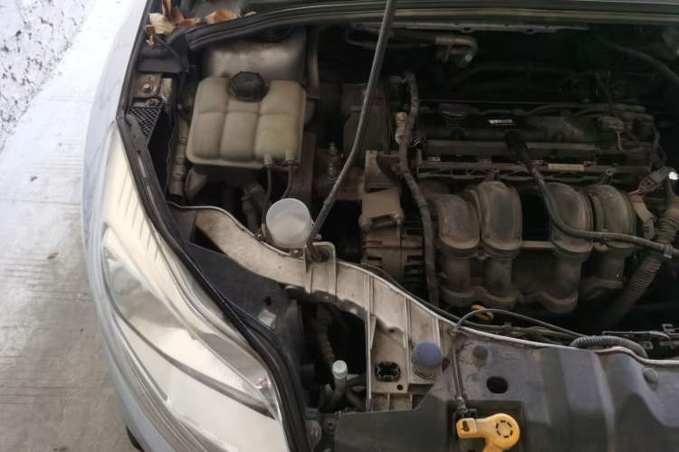 Used Ford Focus 2012 Sedan 1.6L Manual Comfort Model Engine Bay Right