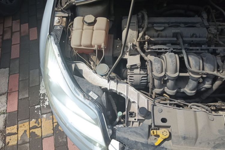 Used Ford Focus 2012 Sedan 1.6L Manual Comfort Model Engine Bay Right