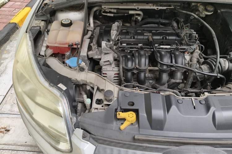 Used Ford Focus 2012 Sedan 1.6L Manual Comfort Model Engine Bay Right