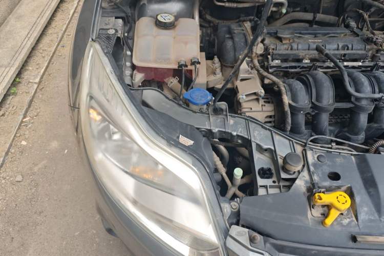 Used Ford Focus 2012 Sedan 1.6L Manual Comfort Model Engine Bay Right