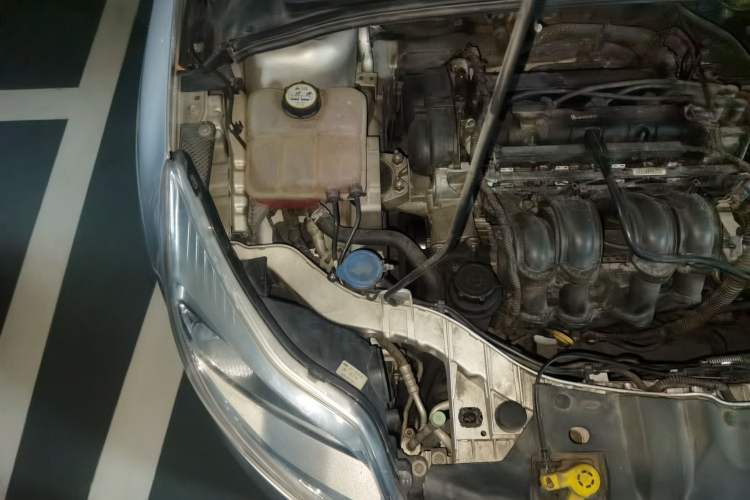 Used Ford Focus 2012 Sedan 1.6L Automatic Comfort Model Engine Bay Right