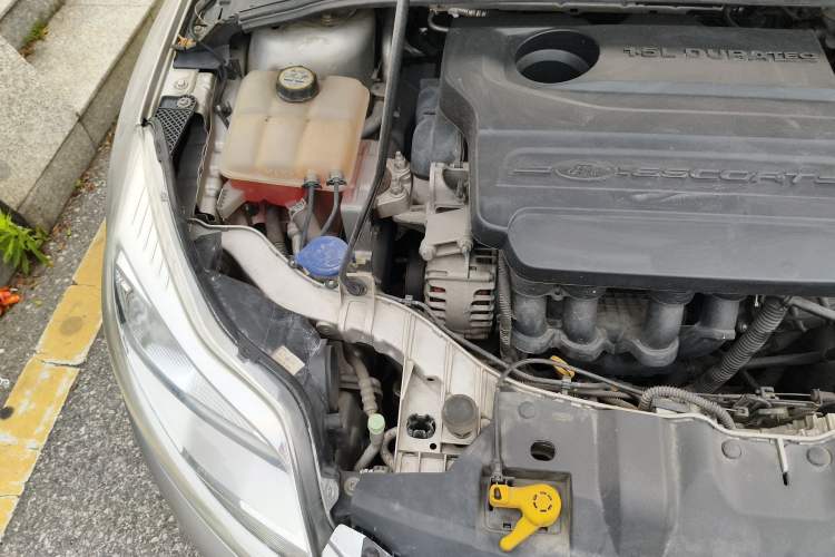 Used Ford Focus 2012 Sedan 1.6L Manual Comfort Model Engine Bay Right