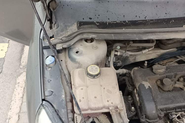 Used Ford Focus 2012 Sedan Classic 1.8L Manual Base Model Engine Bay Right