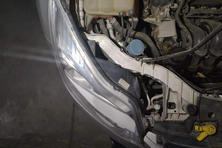 Used Ford Focus 2012 Hatchback 1.6L Automatic Comfort Model Engine Bay Right