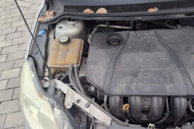 Used Ford Focus 2012 Sedan Classic 1.8L Manual Fashion Edition Engine Bay Right