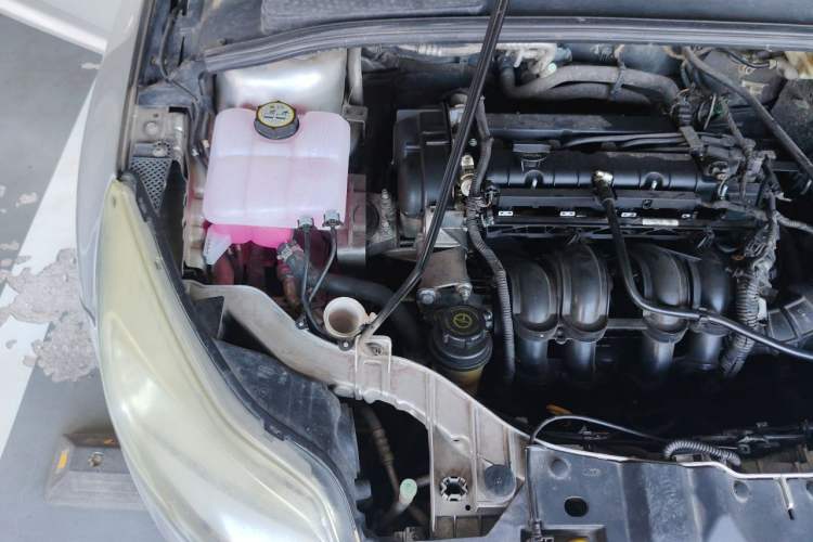 Used Ford Focus 2012 Hatchback 1.6L Automatic Fashion Edition Engine Bay Right