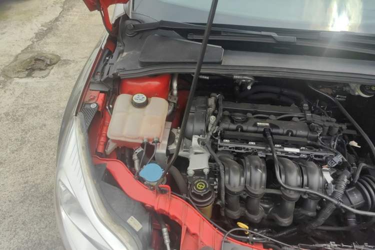 Used Ford Focus 2012 Hatchback 1.6L Automatic Fashion Edition Engine Bay Right