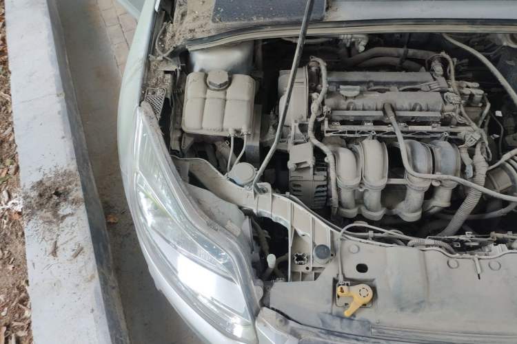 Used Ford Focus 2012 Sedan 1.6L Manual Comfort Model Engine Bay Right