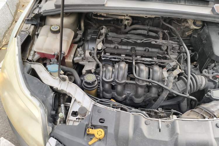 Used Ford Focus 2012 Sedan 1.6L Automatic Comfort Model Engine Bay Right