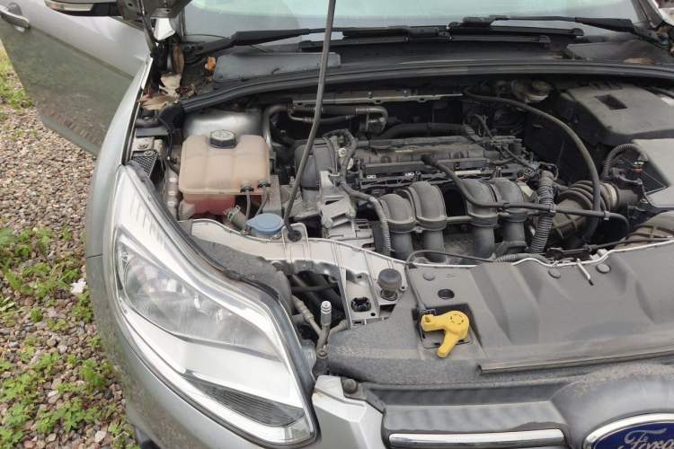 Used Ford Focus 2012 Sedan 1.6L Manual Comfort Model Engine Bay Right