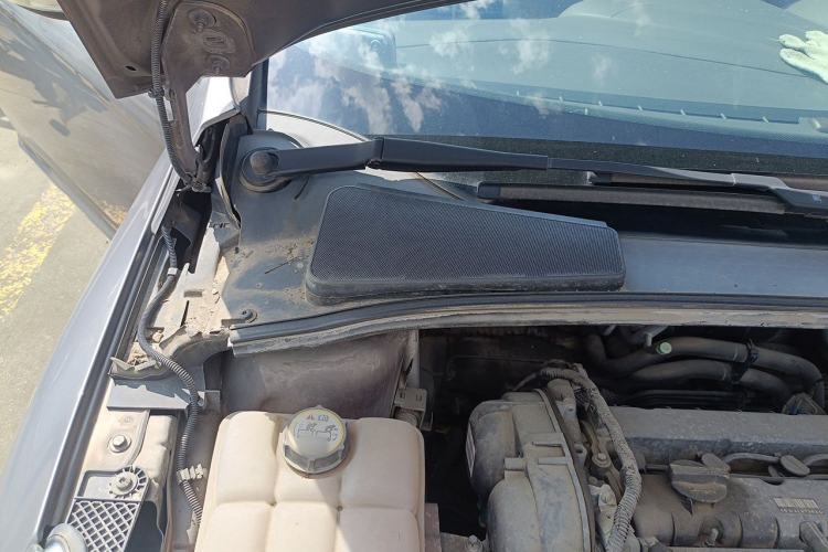 Used Ford Focus 2012 Sedan 1.6L Manual Comfort Model Engine Bay Right