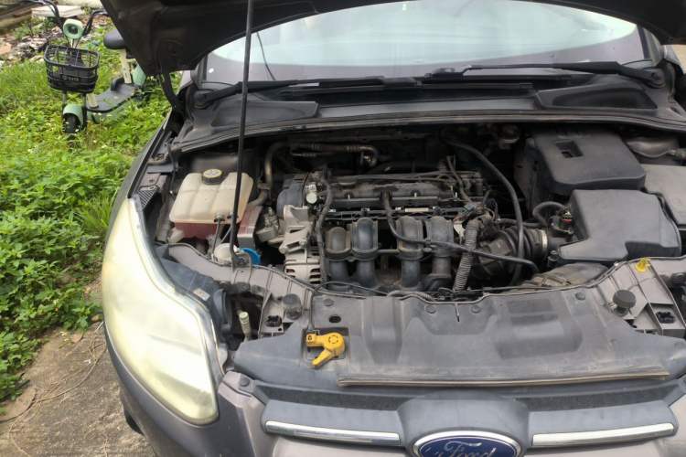 Used Ford Focus 2012 Sedan 1.6L Manual Comfort Model Engine Bay Right