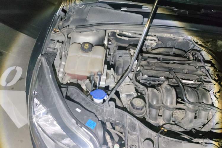Used Ford Focus 2012 Hatchback 1.6L Automatic Comfort Model Engine Bay Right