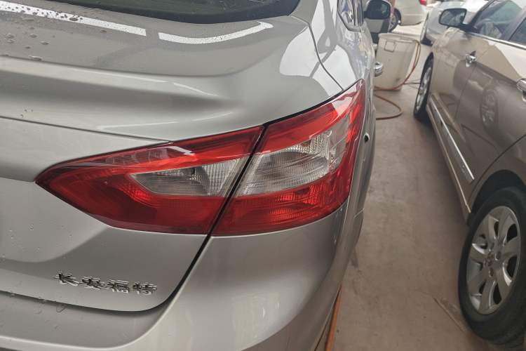 Used Ford Focus 2012 Sedan 1.6L Manual Comfort Model Exterior 6
