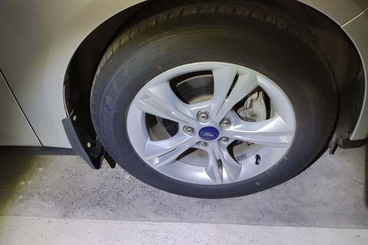 Used Ford Focus 2012 Sedan 1.6L Manual Fashion Edition Exterior 7