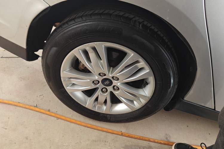 Used Ford Focus 2012 Sedan 1.6L Manual Comfort Model Exterior 8