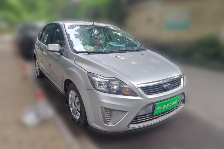 Used Ford Focus 2012 Hatchback Classic 1.8L Automatic Base Model Front Right 45 Deg