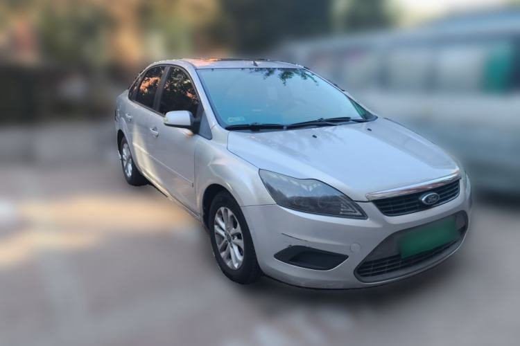 Used Ford Focus 2012 Sedan Classic 1.8L Automatic Fashion Edition Front Right 45 Deg