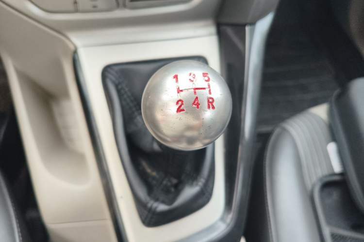 Used Ford Focus 2012 Hatchback 1.6L Manual Fashion Edition Gear Lever