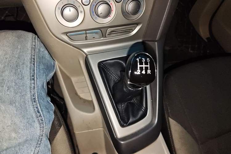 Used Ford Focus 2012 Sedan 1.6L Manual Comfort Model Gear Lever