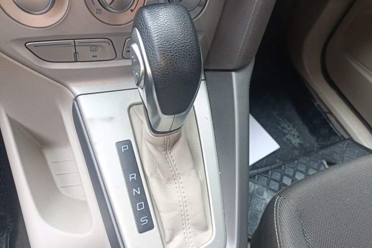 Used Ford Focus 2012 Sedan 1.6L Automatic Comfort Model Gear Lever
