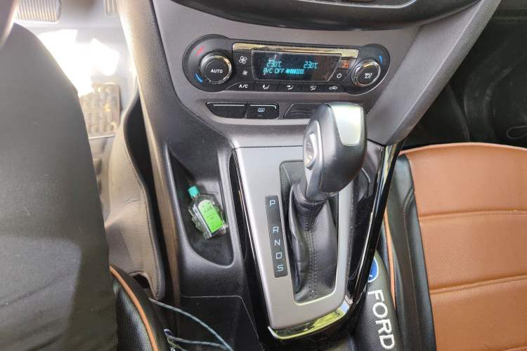 Used Ford Focus 2012 Hatchback 1.6L Automatic Fashion Edition Gear Lever