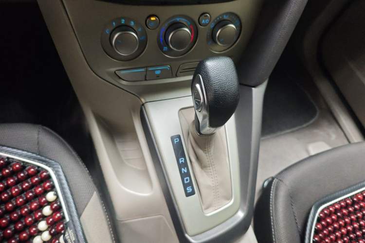 Used Ford Focus 2012 Sedan 1.6L Automatic Comfort Model Gear Lever