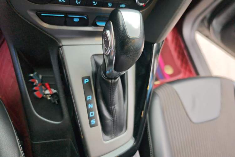 Used Ford Focus 2012 Sedan 1.6L Automatic Fashion Edition Gear Lever
