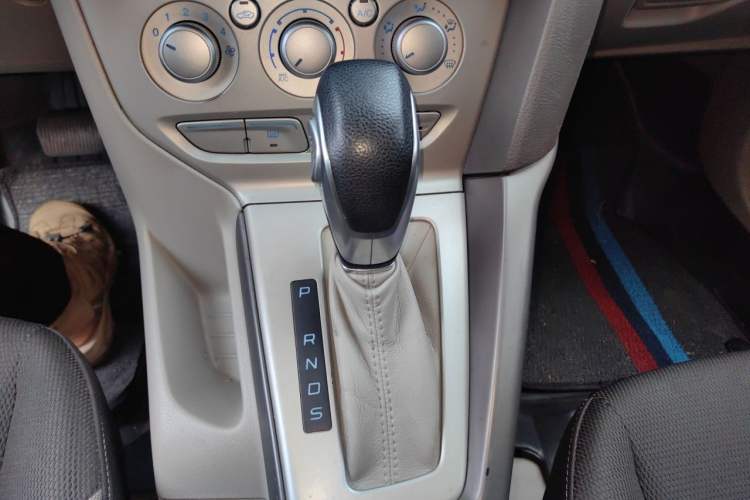 Used Ford Focus 2012 Sedan 1.6L Automatic Comfort Model Gear Lever