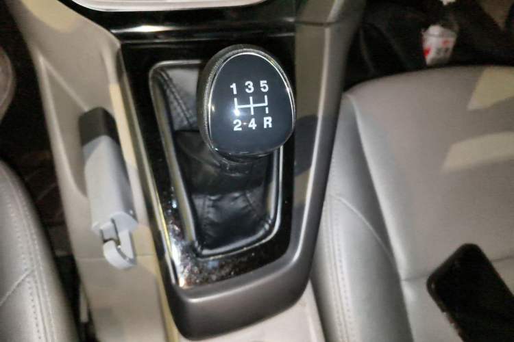 Used Ford Focus 2012 Sedan 1.6L Manual Comfort Model Gear Lever
