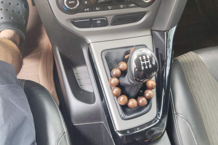 Used Ford Focus 2012 Sedan 1.6L Manual Fashion Edition Gear Lever