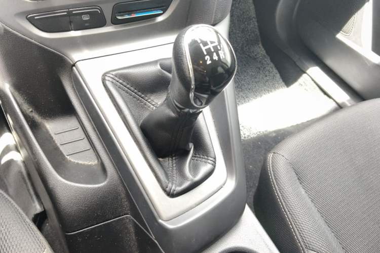 Used Ford Focus 2012 Hatchback 1.6L Manual Comfort Model Gear Lever
