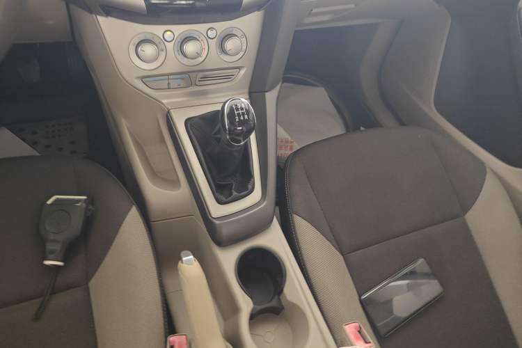 Used Ford Focus 2012 Sedan 1.6L Manual Comfort Model Gear Lever
