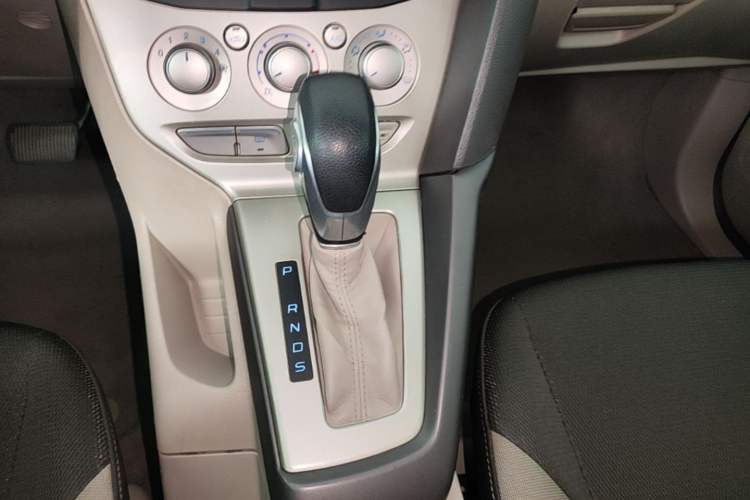 Used Ford Focus 2012 Sedan 1.6L Automatic Comfort Model Gear Lever