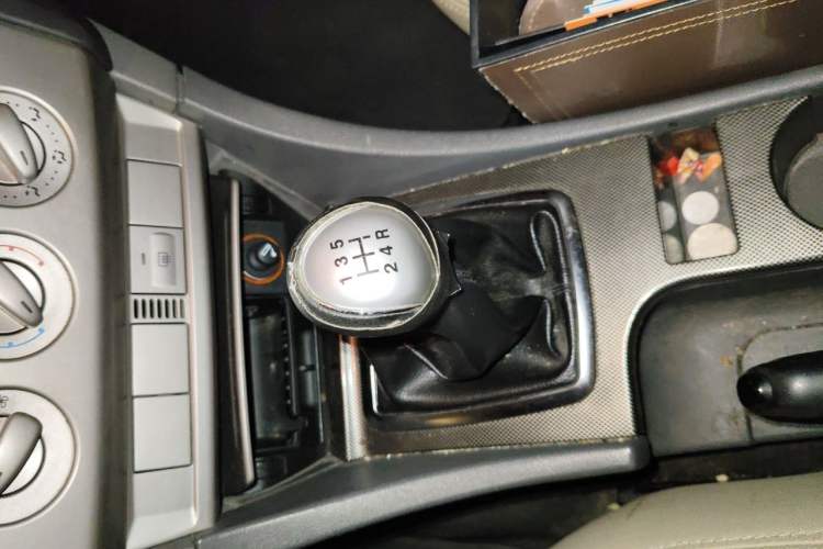 Used Ford Focus 2012 Hatchback Classic 1.8L Manual Base Model Gear Lever