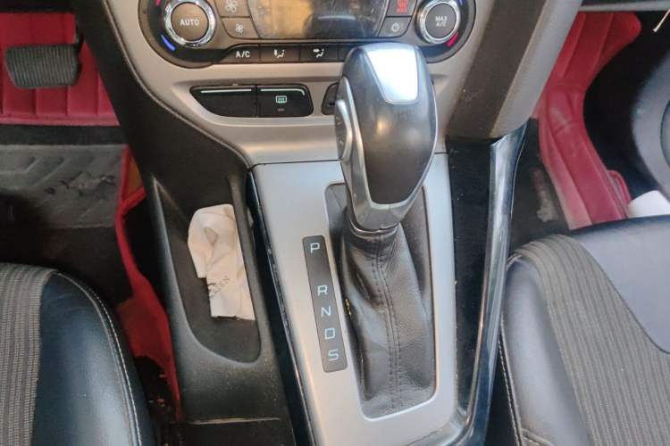 Used Ford Focus 2012 Sedan 1.6L Automatic Fashion Edition Gear Lever
