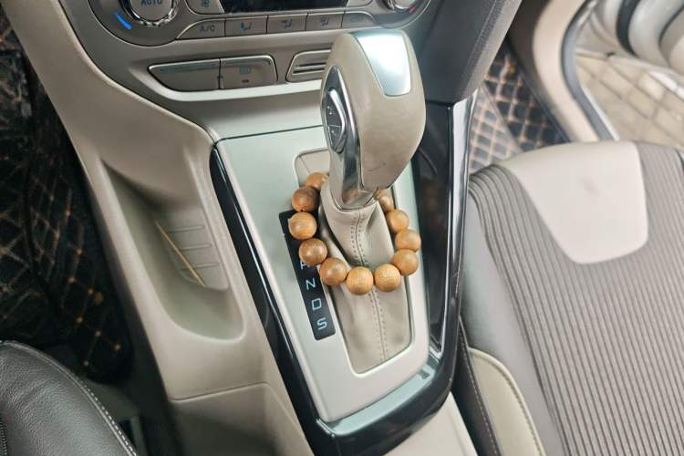Used Ford Focus 2012 Hatchback 1.6L Automatic Fashion Edition Gear Lever