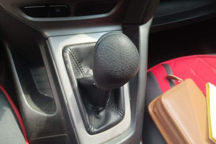 Used Ford Focus 2012 Hatchback 1.6L Manual Comfort Model Gear Lever