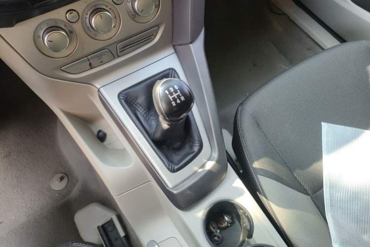 Used Ford Focus 2012 Sedan 1.6L Manual Comfort Model Gear Lever